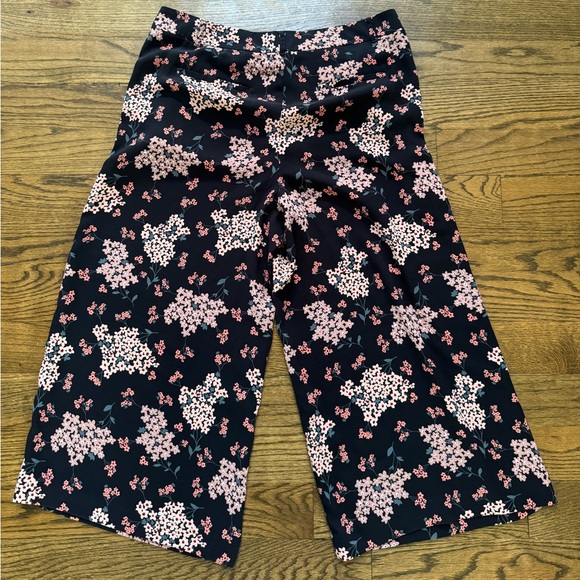 Loft blue floral wide leg cropped pants, size 12 - Picture 2 of 4